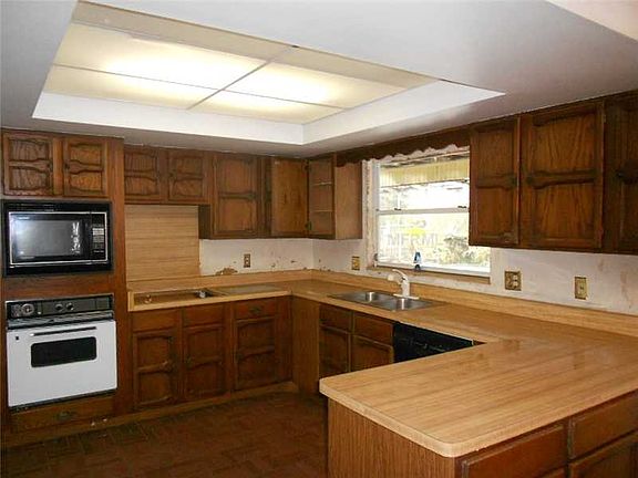 4th image of 1185 Larchmont Dr