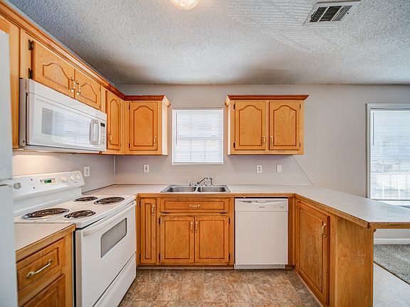 3rd image of 90 Hanna Dr #17524815