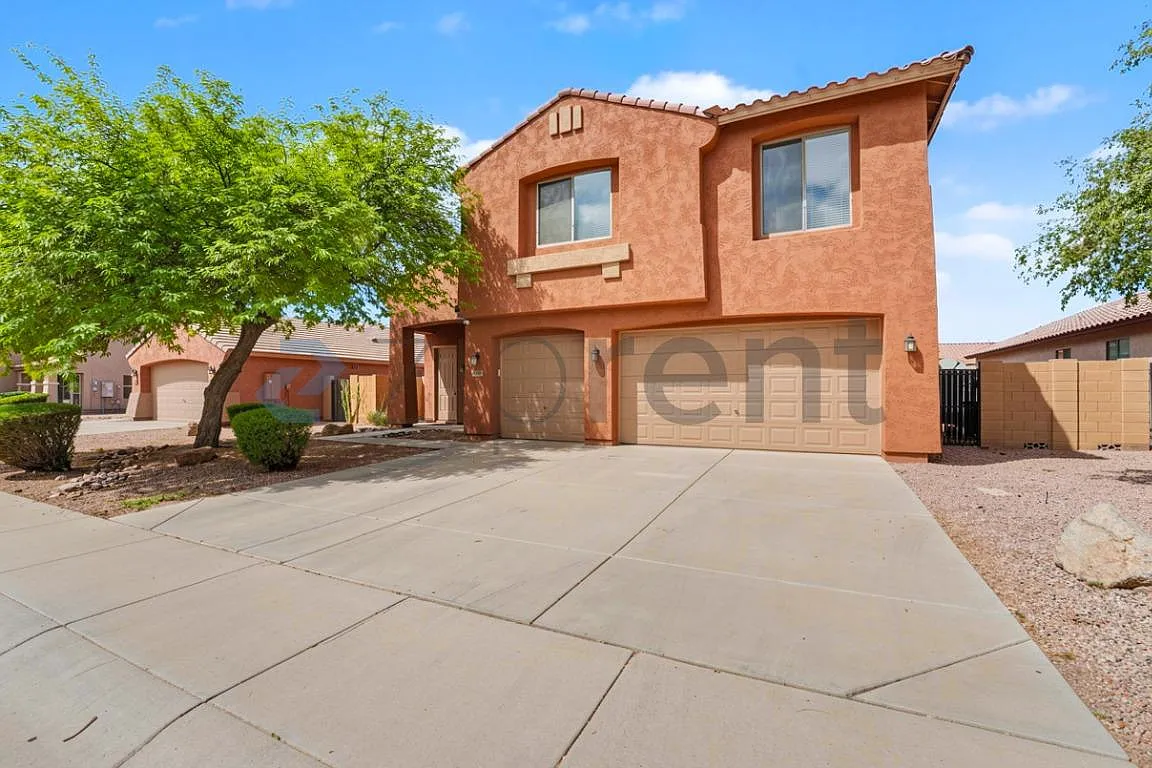 4 bed, 2.5 bath, 2689 sqft, $2,600 — Photo 2