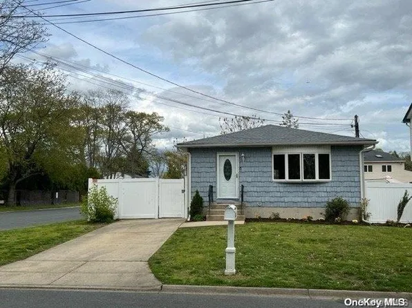 280 Galvani Street, Copiague, NY 11726