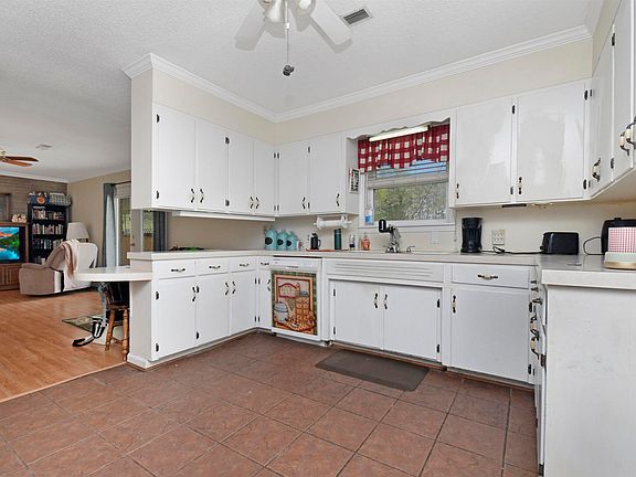 5th image of 202 Elwyn Ave
