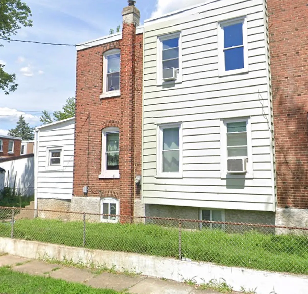 3 bed, 1127 sqft, $1,900 — Photo 1