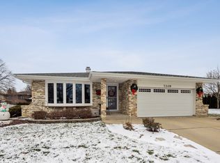 7209 Kelly Pl, Downers Grove, IL 60516