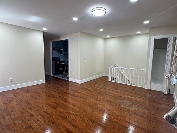 2nd image of 1906 E 52nd St #W