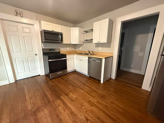 3rd image of 909 N Pottenger Ave