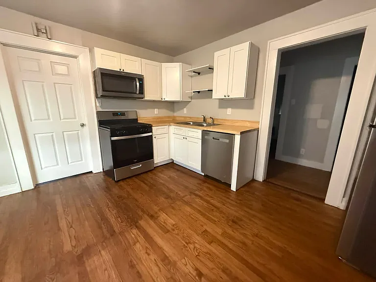 909 N Pottenger Ave — Photo 3