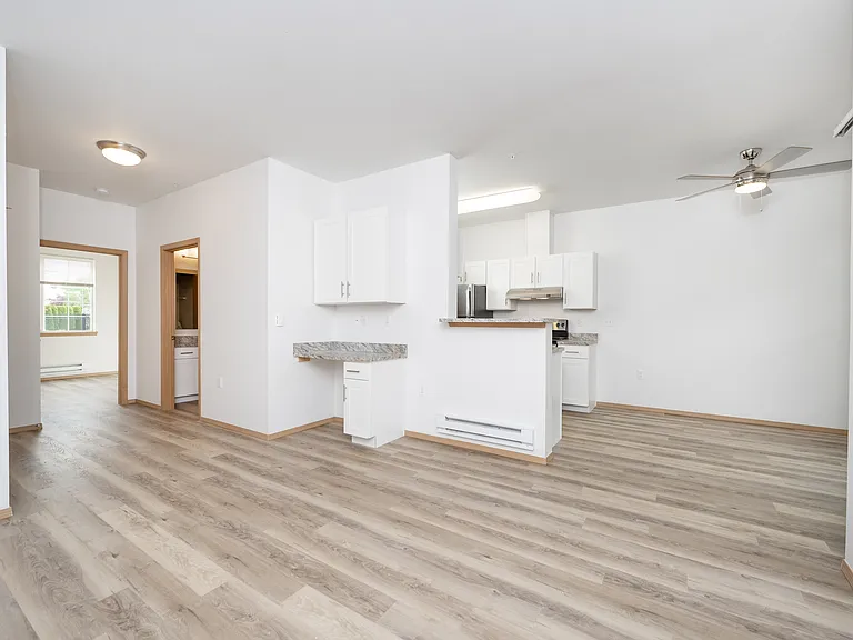1 Bed 1 Bath Deluxe - 739 SqFt 1 Bed 1 Bath Deluxe - 739 SqFt