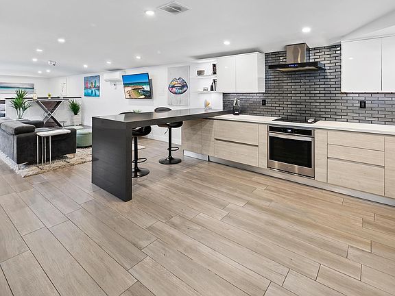 2nd image of 702 Kettner Blvd #B