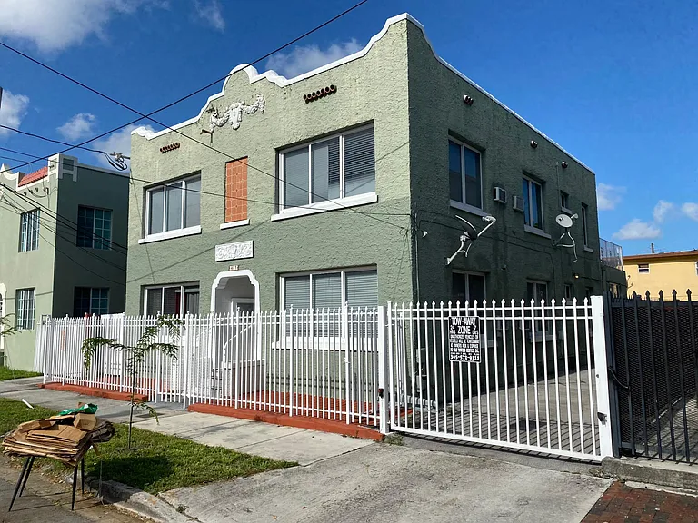 437 SW 15th Ave #2 — Photo 15