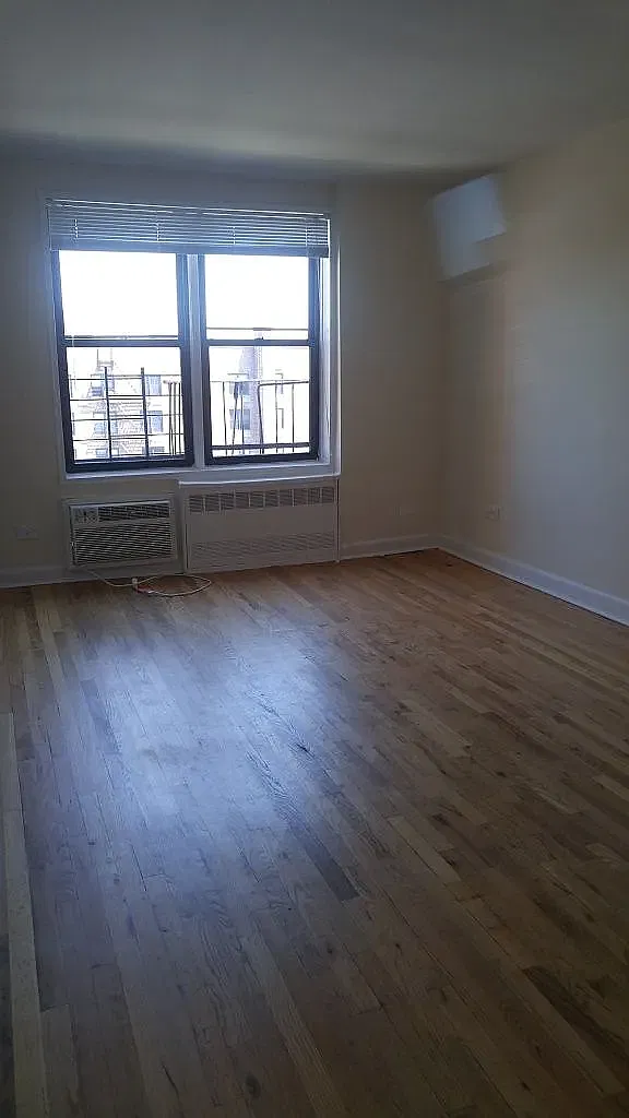 48-30 40th Street — Photo 2