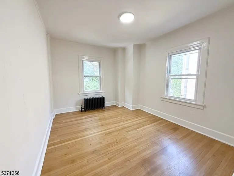 166 Washington Pl — Photo 6