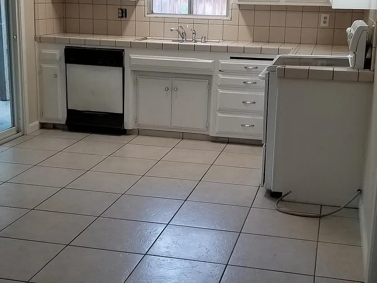 3000 Peppertree Ln — Photo 6