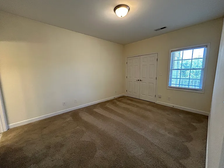 Kendall Square Apartments — Photo 12