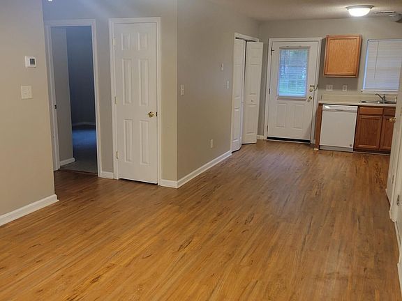 3rd image of 400 Hammock Ln APT 3