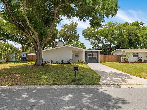 4th image of 2952 Webley Dr