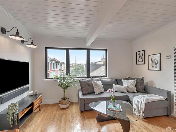 4th image of 226 27th St APT 10