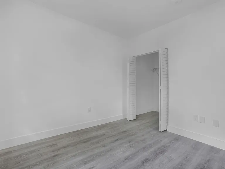 1536 Beekman — Photo 25
