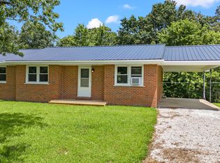 1500 Racetrack Rd, Irvine, KY 40336