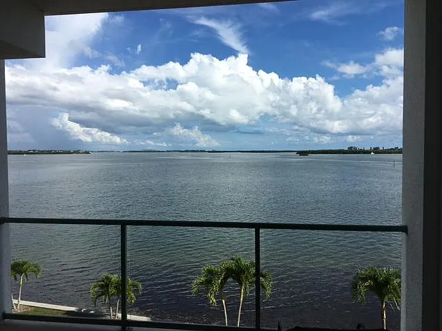 2 bed, 2.5 bath, 2150 sqft, $6,600 — Photo 3