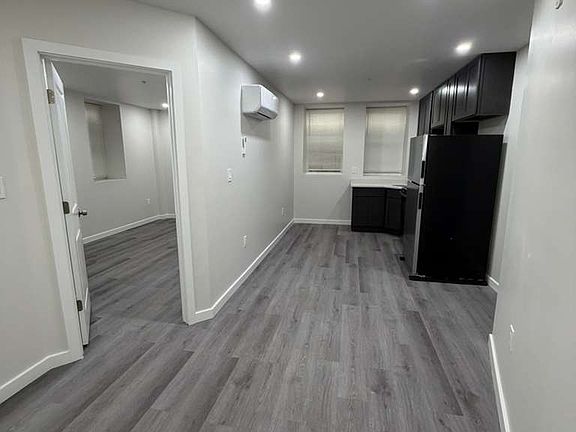 4th image of 5005 Oxford Ave #D401