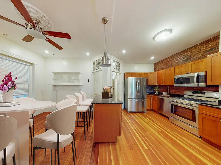 7 Mark St #1 — Photo 10
