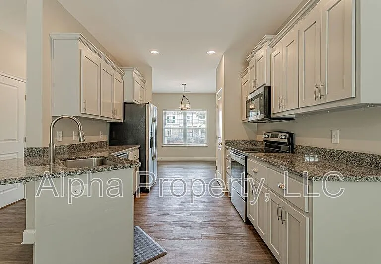 830 Chartwell Dr — Photo 6