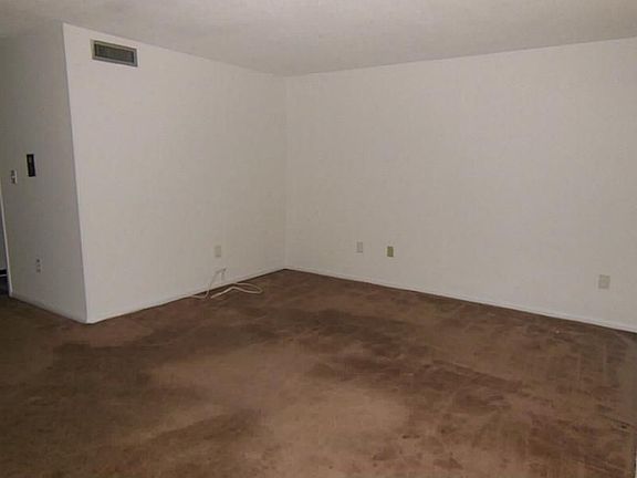 4th image of 2716 Whitney Pl APT 418