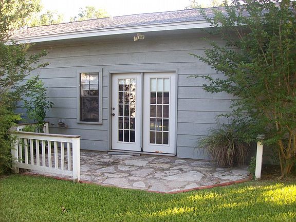 4th image of 3903 Glenn Oaks Dr