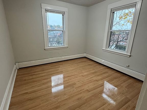 5th image of 25 Town Hill St #4