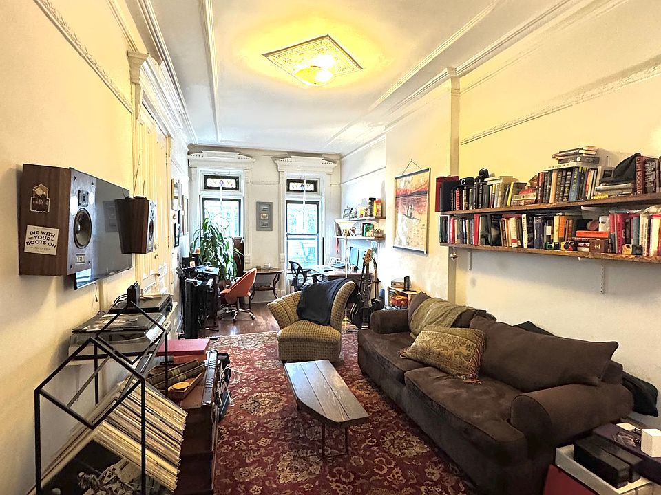 1st image of 411 Park Pl APT 2