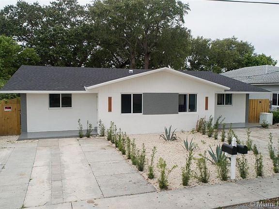 3rd image of 16910 NE 4th Ct #1