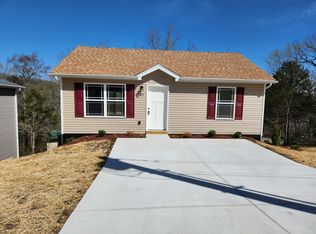 413 Walnut St, Hollister, MO 65672