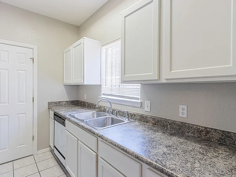 4600 Leeds Ave — Photo 14
