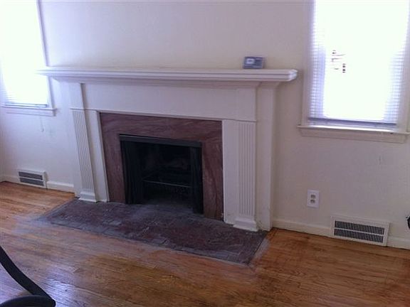 Living room w/ fireplace