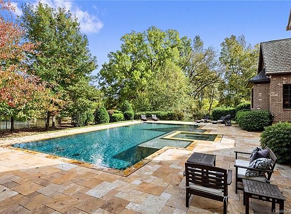 4th image of 724 Beauhaven Ln