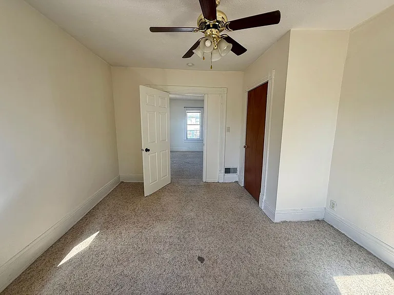 110 Adrian St — Photo 6