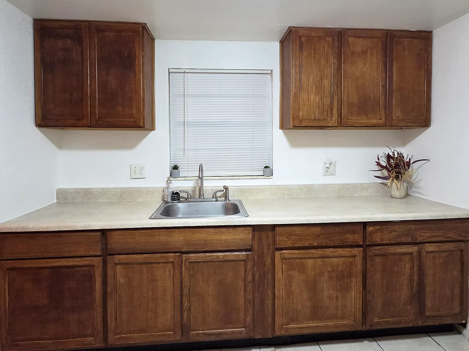 3 bed, 1.5 bath, 1285 sqft, $1,545 — Photo 2