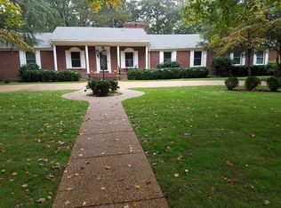 300 York Warwick Dr, Yorktown, VA 23692