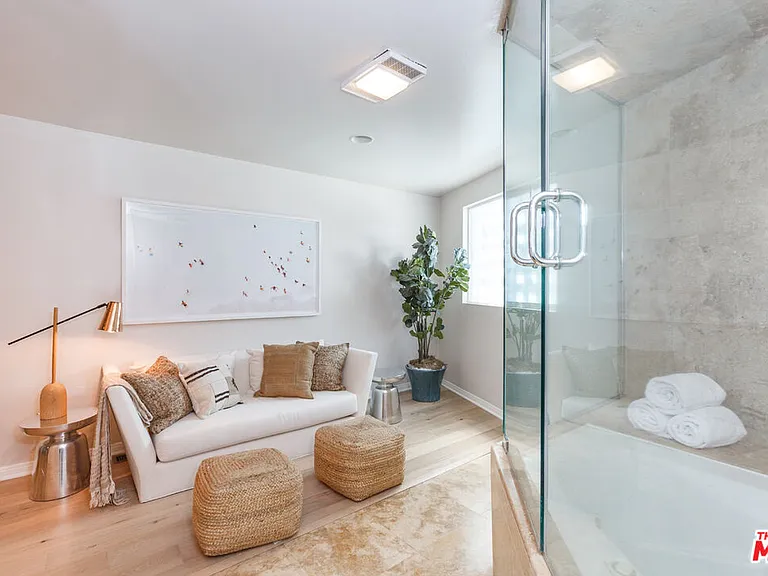465 S Sherbourne Dr — Photo 17