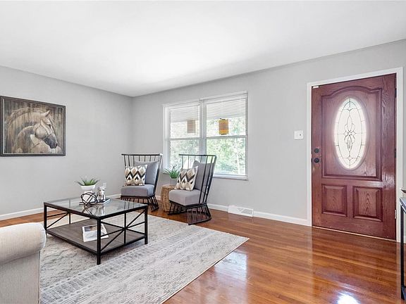 5th image of 10007 Royal Dr