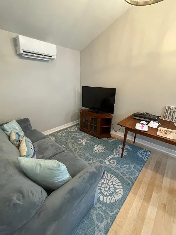 1 bed, 1.0 bath, 4459 sqft, $1,850 — Photo 3