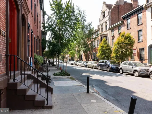 327 S 16th St #2R, Philadelphia, PA 19102