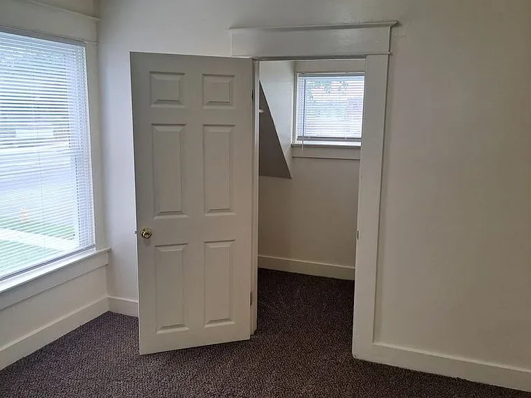 1133 Edgewater Ave — Photo 6