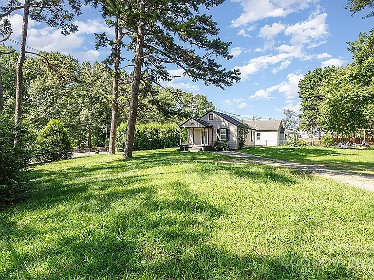202 Hovis Rd — Photo 16