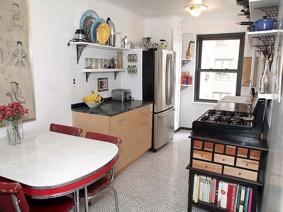 2nd image of 266 E Broadway APT B607