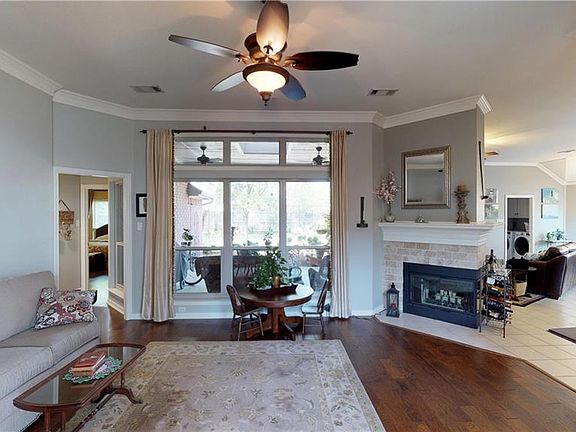 2nd image of 103 Greenhill Trl S