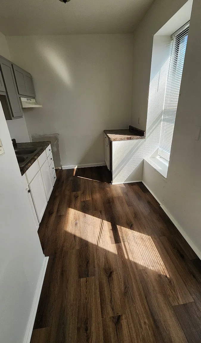 1320 Academy Avenue - B — Photo 3