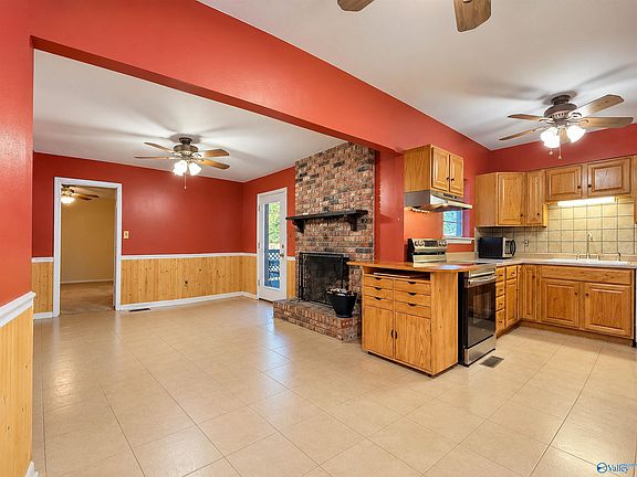 5th image of 1527 Phillips Ct SW