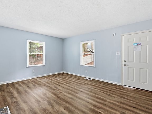 3rd image of 2197 Swallow Cir SE