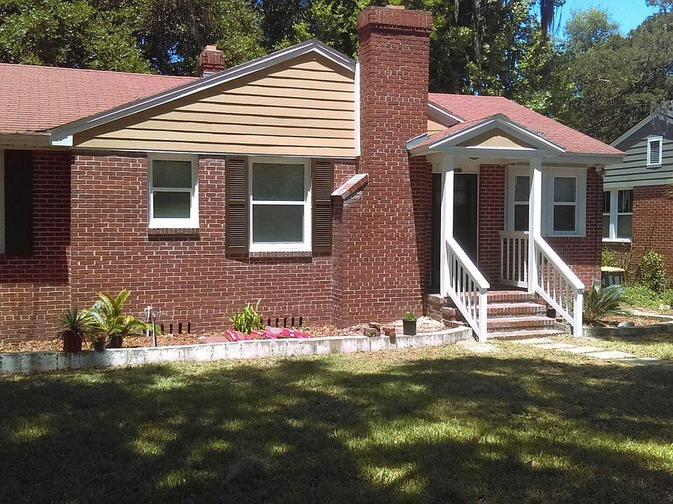 1st image of 361 W 68th St